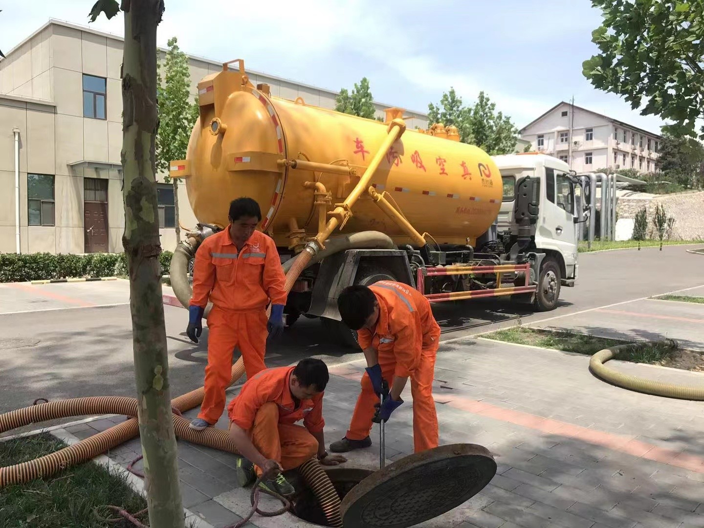 青铜峡化粪池清理与5-8吨吸粪车施工效率分析